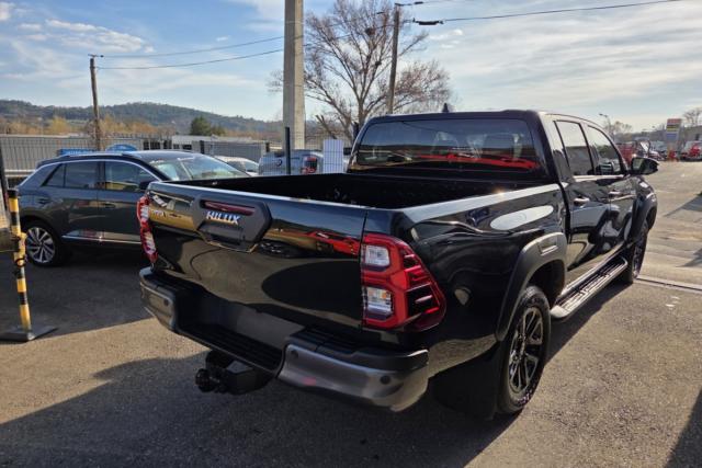 Toyota Hilux image 6