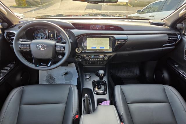 Toyota Hilux image 2