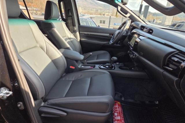 Toyota Hilux image 5