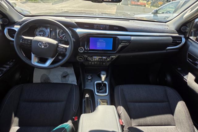 Toyota Hilux image 2