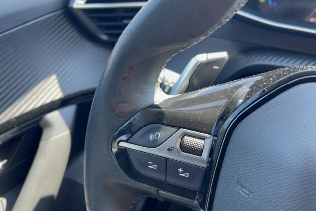 Peugeot 2008 image 8