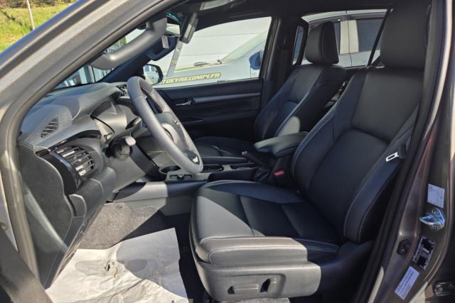 Toyota Hilux image 2