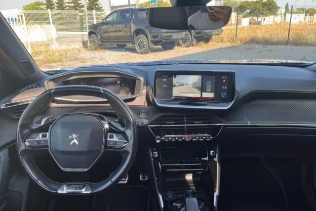 Peugeot 2008 image 2