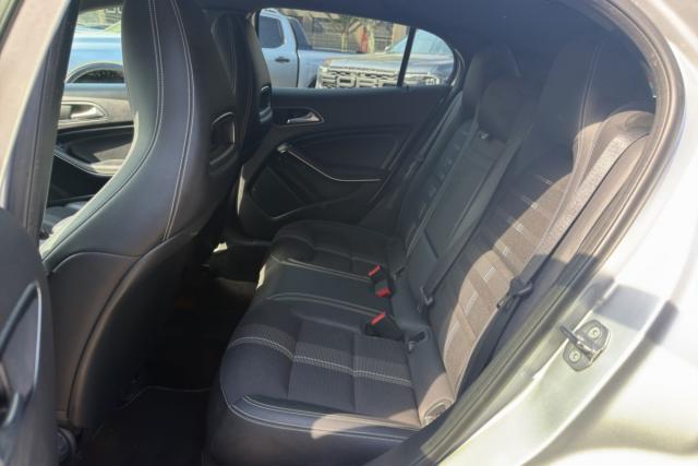 Mercedes Benz Gla image 2