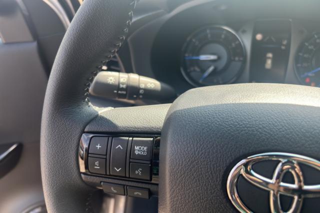 Toyota Hilux image 2