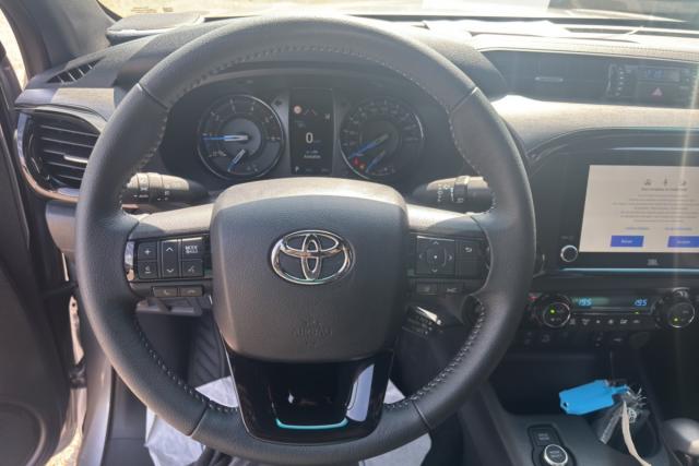Toyota Hilux image 7