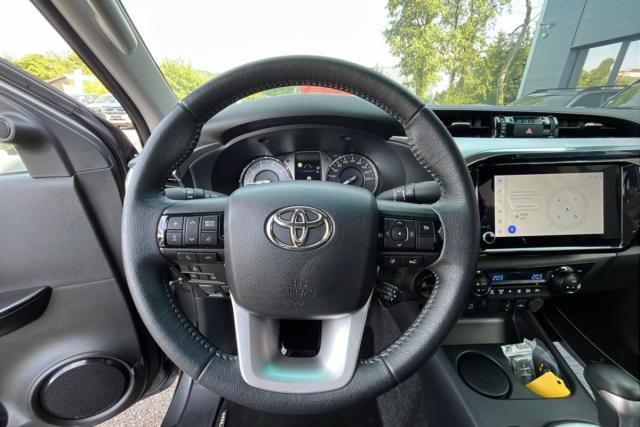 Toyota Hilux image 1