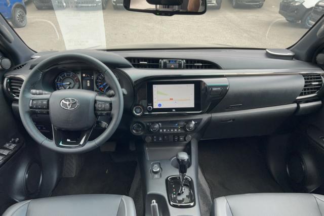 Toyota Hilux image 2