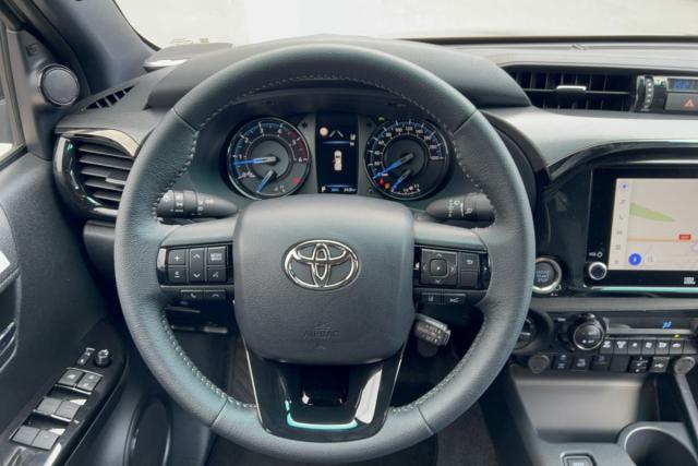 Toyota Hilux image 8