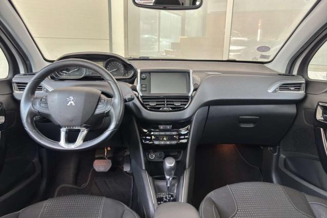 Peugeot 208 image 3