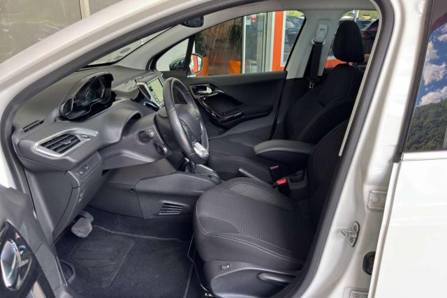 Peugeot 208 image 6