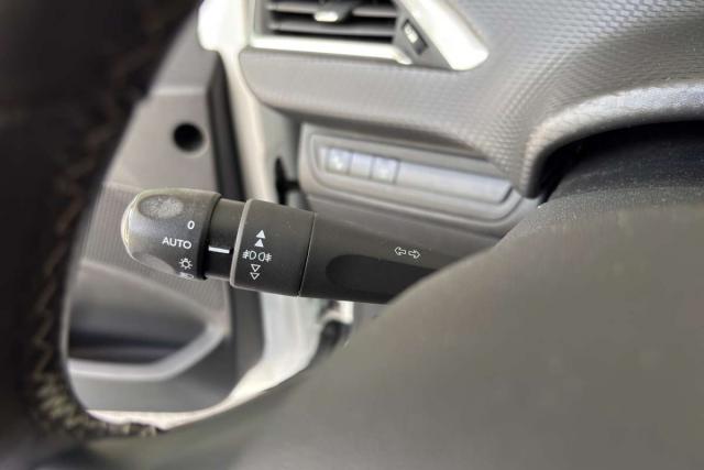 Peugeot 208 image 1