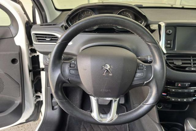 Peugeot 208 image 2