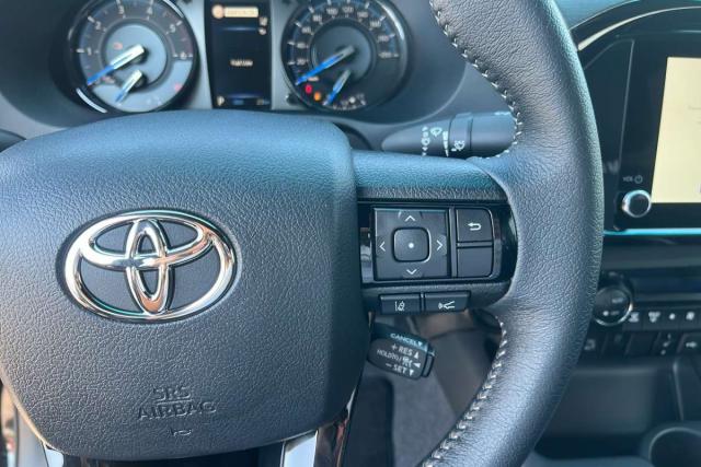 Toyota Hilux image 5