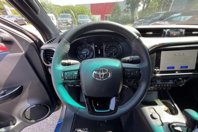 Toyota Hilux image 1