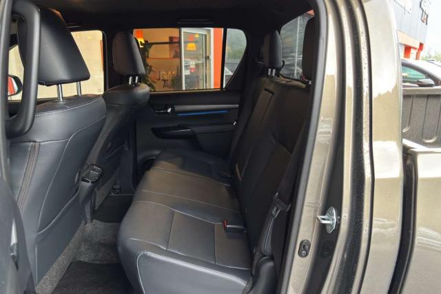 Toyota Hilux image 2