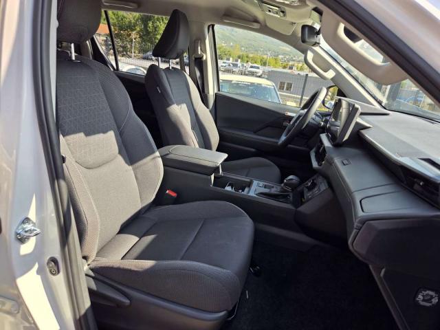 Toyota Hilux image 8
