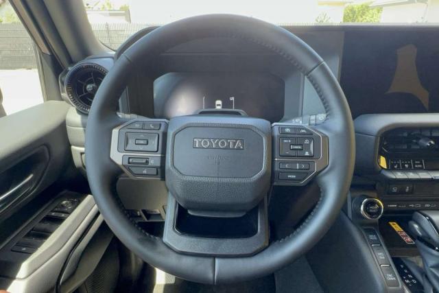 Toyota Land Cruiser image 6