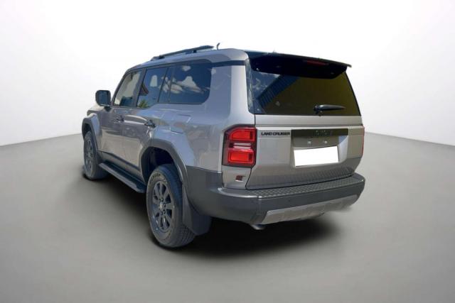 Toyota Land Cruiser image 9