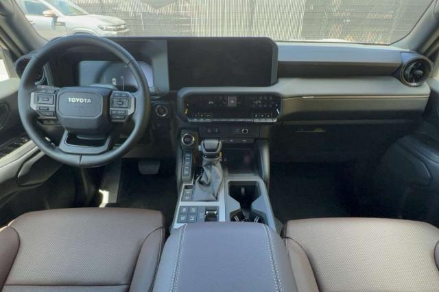 Toyota Land Cruiser image 7