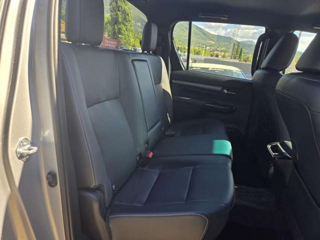 Toyota Hilux image 6