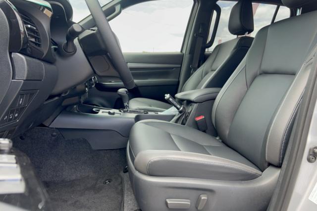 Toyota Hilux image 8