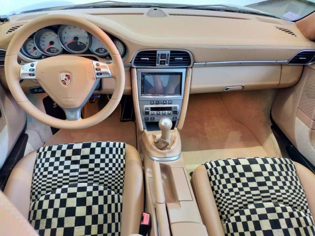 Porsche 911 image 8