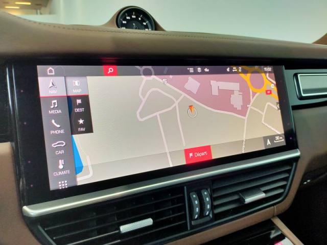 Porsche Cayenne image 6