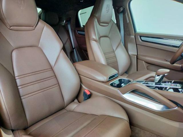 Porsche Cayenne image 2