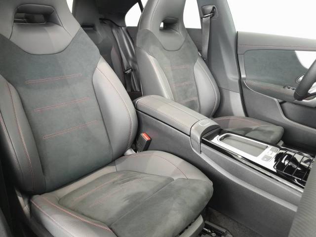 Mercedes Benz Cla image 8