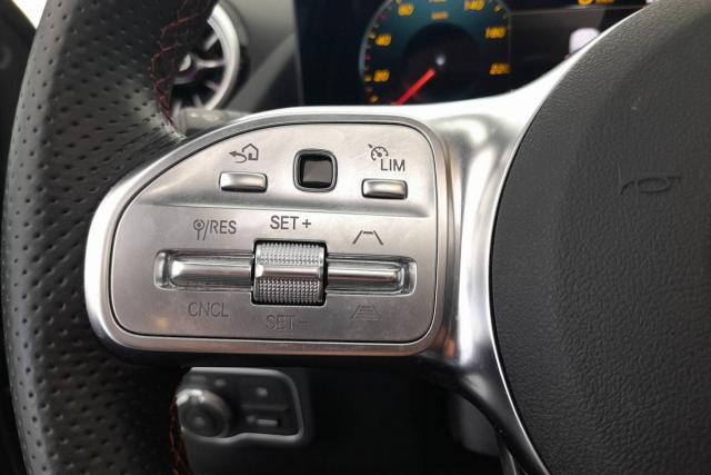 Mercedes Benz Gla image 8