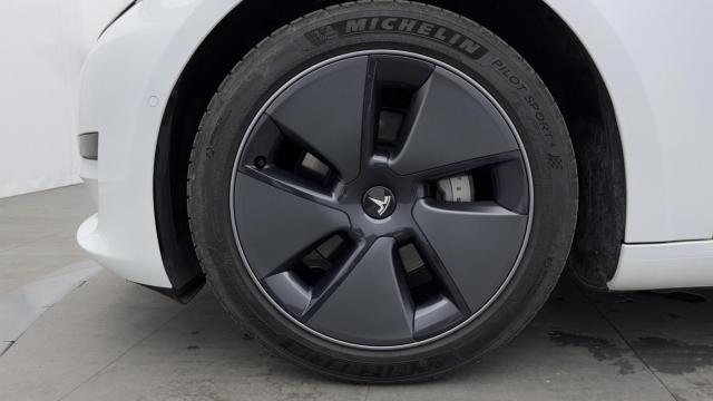 Tesla Model 3 image 8