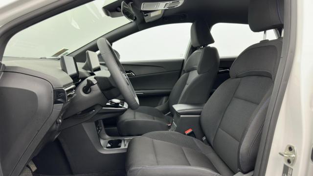 Toyota C-Hr image 8