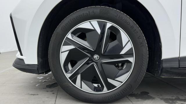 Toyota C-Hr image 7