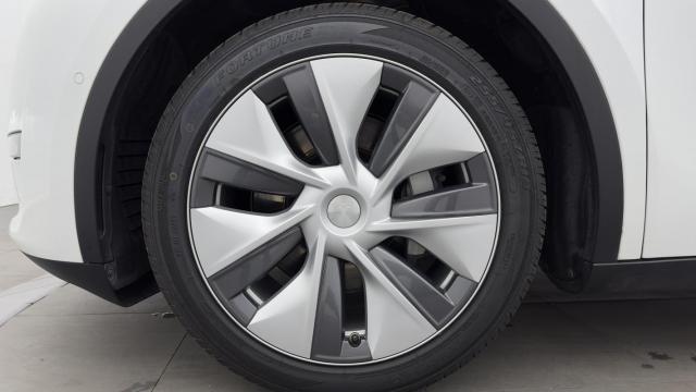 Tesla Model Y image 8