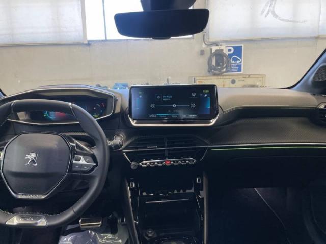 Peugeot 208 image 2