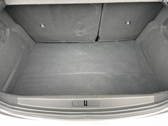 Peugeot 208 image 9