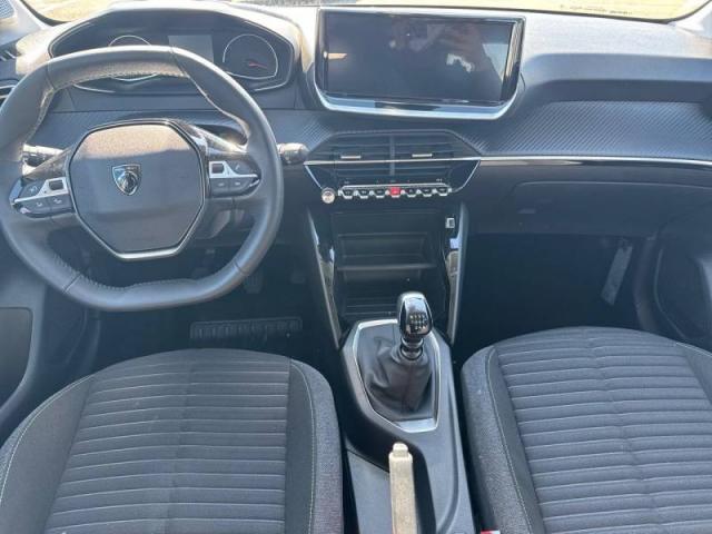 Peugeot 208 image 6