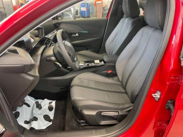 Peugeot 208 image 2