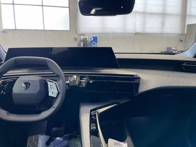 Peugeot 3008 image 2