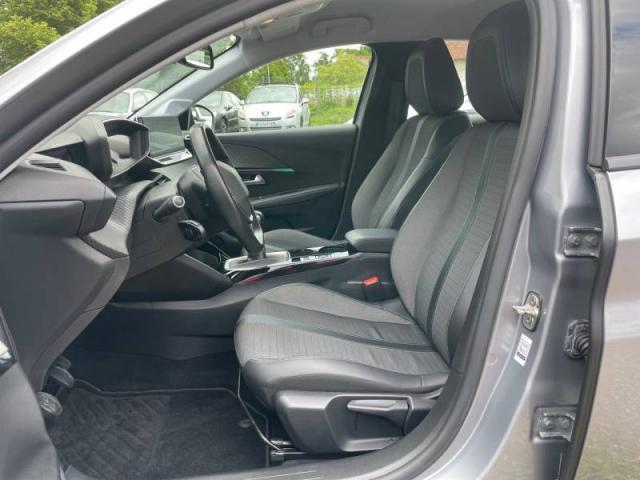 Peugeot 208 image 8