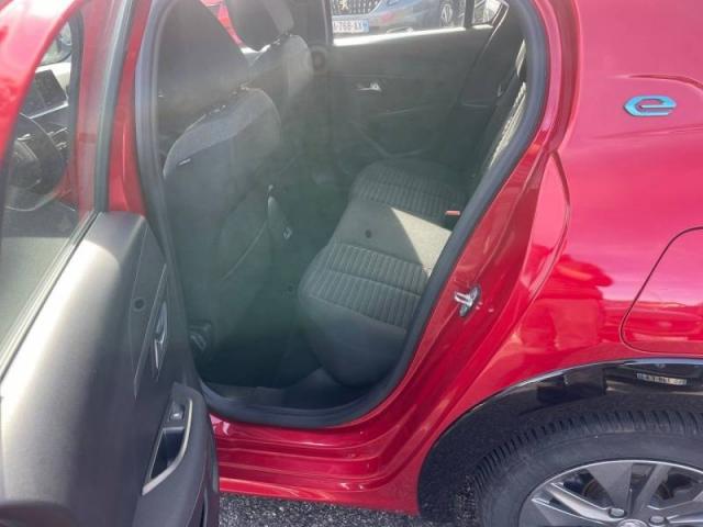 Peugeot 208 image 6
