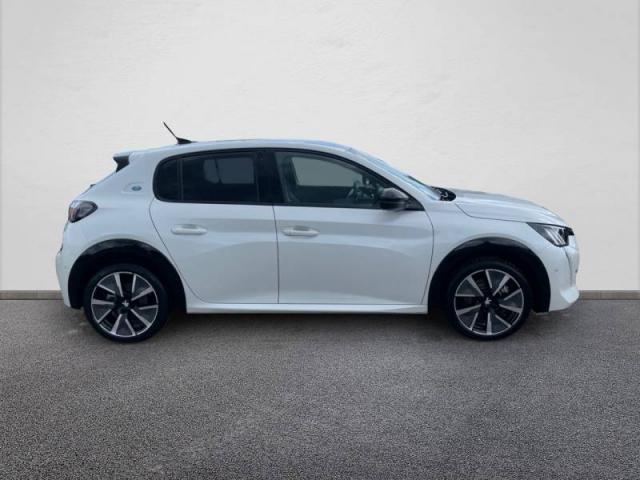 Peugeot 208 image 8