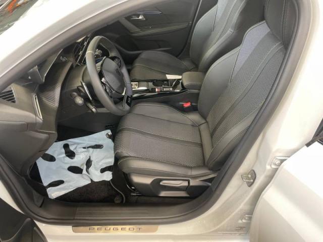 Peugeot 208 image 6