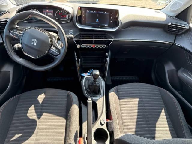 Peugeot 208 image 8