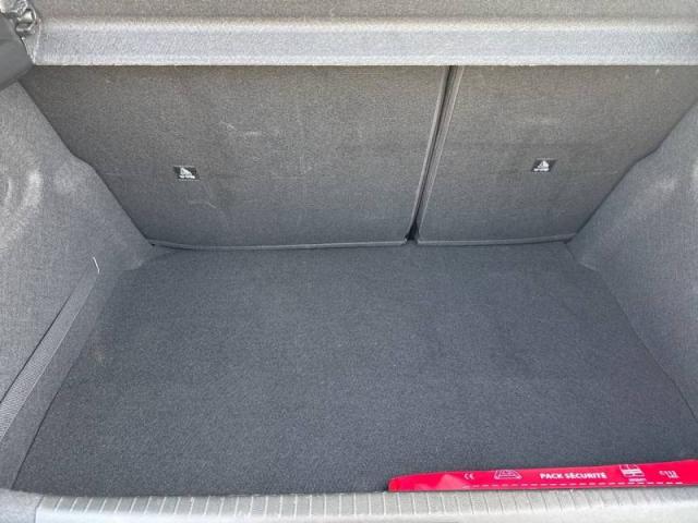 Peugeot 208 image 8