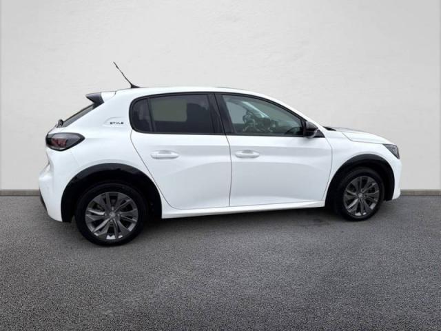 Peugeot 208 image 2