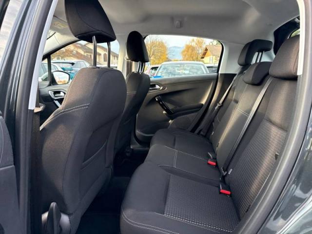 Peugeot 208 image 8