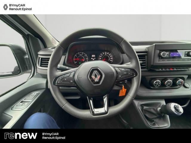 Renault Trafic image 2