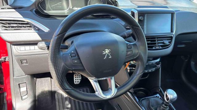 Peugeot 2008 image 2